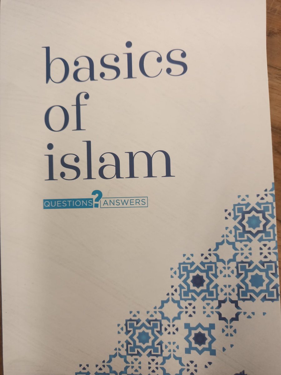 Bu Diyanet bu yanlıştan dönememek için niye inat ediyor? Bizi Din İşleri Başkanlığı topladı 2 gün Selefilik tartıştık. Ben Selefiyye diye bir mezhebin olmadığını Ehli Sünnet içinde yer almaması gerektiğini illa yazacaksanız bunun Ehl-i Hadis olması gerektiğin söyledim. Bir çok