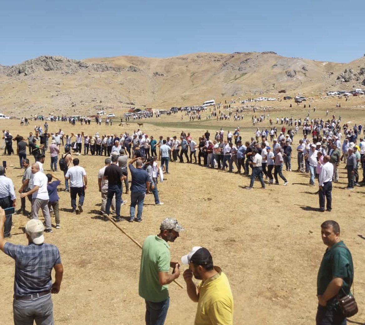 Koruma altına alınması gereken Hasandin Yaylası’nın dinamitlerle yok edilmesine asla sessiz kalmayacağız!

Diyarbakır’ın Kulp ilçesine bağlı Hasandin Yaylası’nda yapılmak istenen maden projesine karşı dün önemli bir buluşma gerçekleştirdik.