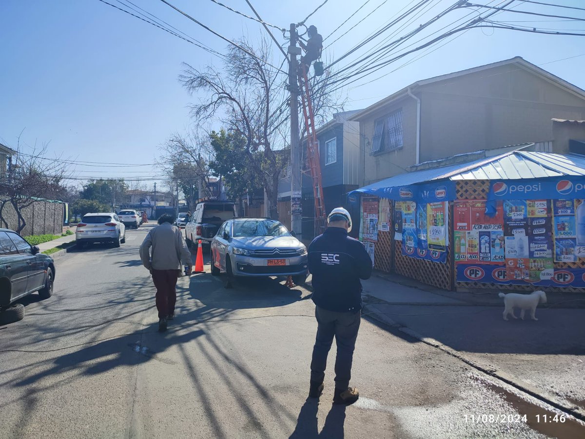SEC_cl's tweet photo. ⚡💡¿Estás sin suministro eléctrico? Tu reclamo es importante para seguir monitoreando la situación, por lo que recordamos que se encuentran disponibles todos nuestros canales de atención

📲Whatsapp SEC: +56990000236
💻Sitio web: https://t.co/MYKZoN5TqX https://t.co/u5BAbP3edN