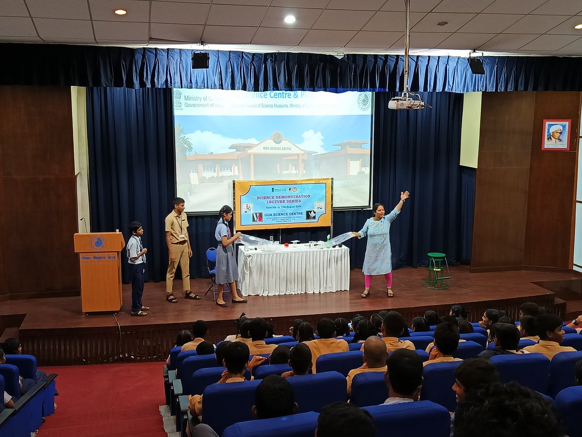 ncsmgoi's tweet image. Glimpses of the #ScienceDemonstrationLecture on &apos;Unexpected Science&apos;, organised by @GSCPGoa, a unit of @ncsmgoi, @MinOfCultureGoI.

#Science #Demonstration #BetiBachaoBetiPadhao