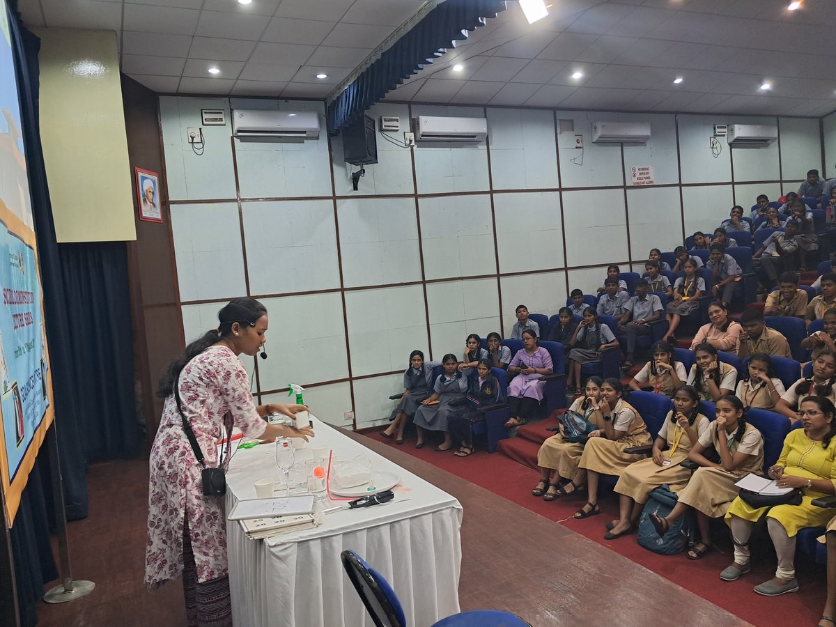 ncsmgoi's tweet image. Glimpses of the #ScienceDemonstrationLecture on &apos;Unexpected Science&apos;, organised by @GSCPGoa, a unit of @ncsmgoi, @MinOfCultureGoI.

#Science #Demonstration #BetiBachaoBetiPadhao