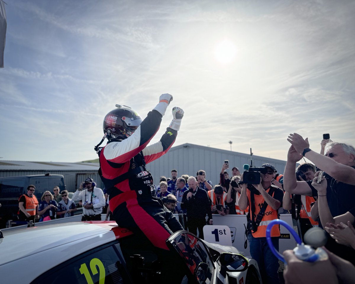 A very happy <a href="/Huffsport/">Rob Huff</a> celebrates victory in the final <a href="/BTCC/">BTCC</a> race from Knockhill!