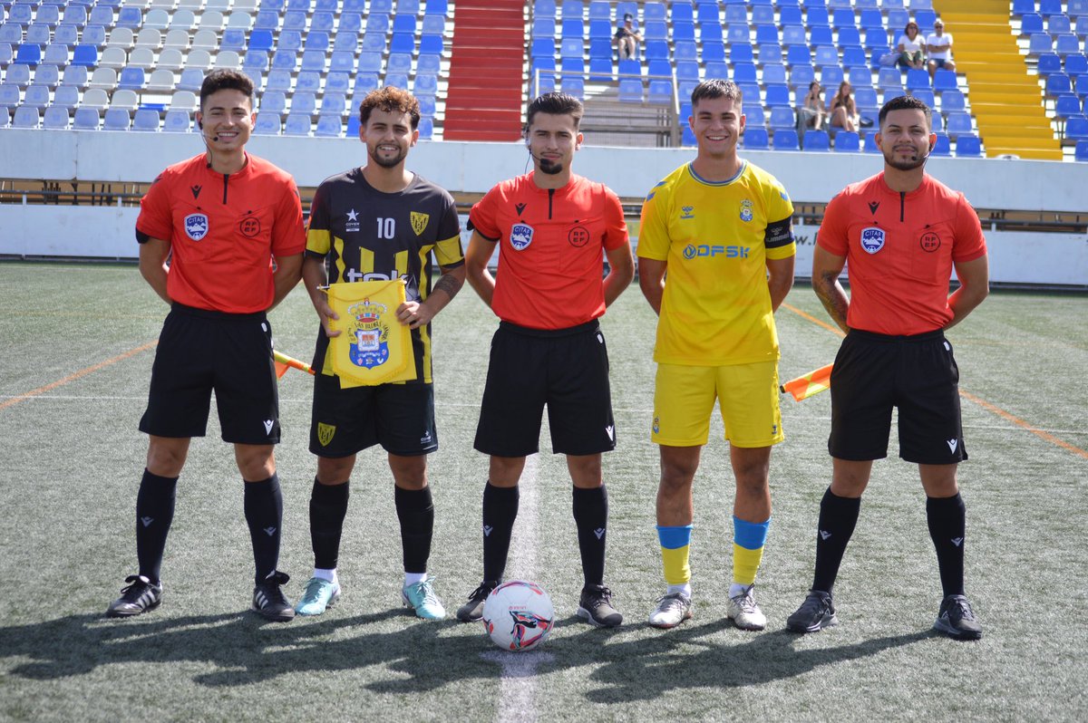 atltacoronte's tweet photo. Ayer tuvo lugar, en el Campo de Fútbol de San Isidro, el Torneo Homenaje a Cristóbal Marchena. Se disputó un triangular entre el @CDRaquiOficial, la @UDLP_Cantera y el @atleticotacoronte. Fotos de los iniciales del primer partido entre la @UDLP_Cantera y el @atleticotacoronte. https://t.co/HXlYlz9AJd