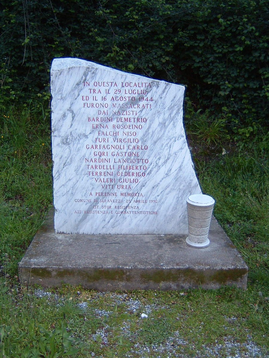 ANPIRomaPosti's tweet photo. Il #16agosto 1944, presso #VillaHenraux a #Seravezza (#Lucca), un reparto della 20a #LuftwaffeFeldDivision, fucilò per rappresaglia sette civili precedentemente rastrellati a #Livorno. https://t.co/WogN6izt7h