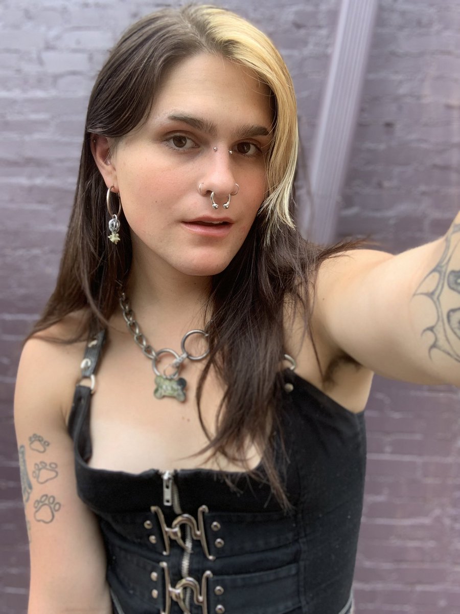 ollieternity's tweet image. I smell like hot dog water today 🥰