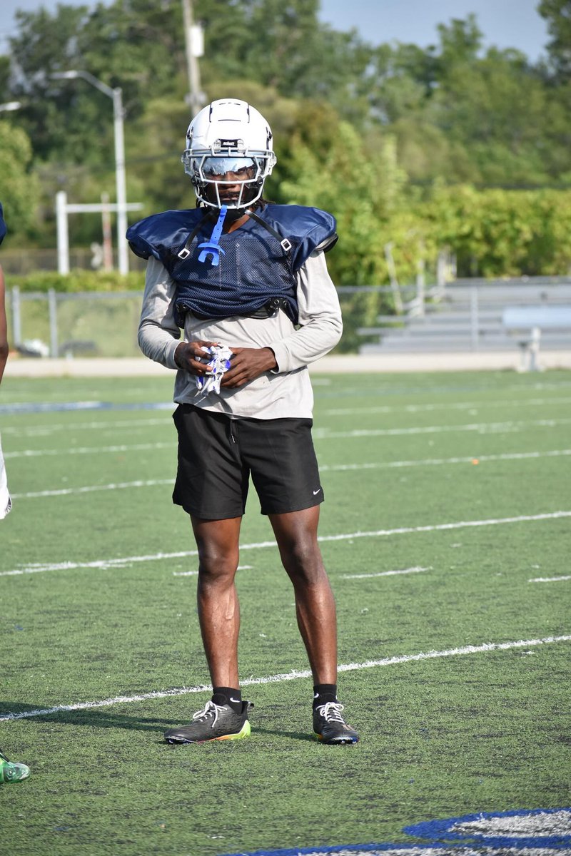 flashydell's tweet photo. 🔒in the classroom and the field @CCCLions @CCCLionsFB https://t.co/AvmYxfAwts