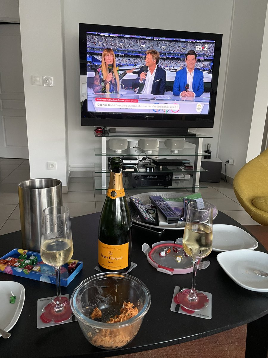 15 jours d’exception pour ces jeux olympiques d’été 2024 #jO2024 
Amazing merci vive les JO vive la France 
Prêt pour la cérémonie de clôture 
Bravo à #France2 #France3 #france5 pour ces images formidables 
MERCI