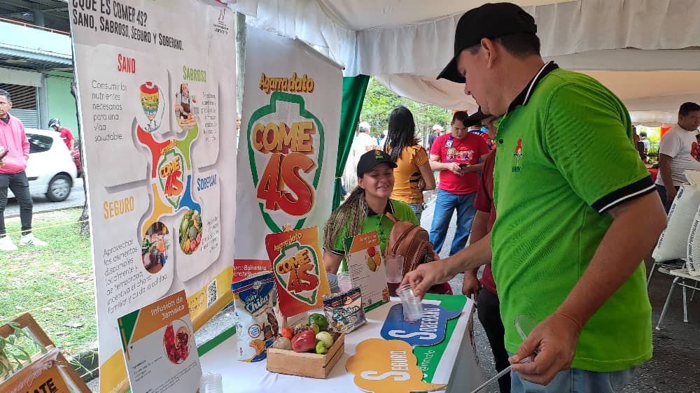 comunicaclapbns's tweet photo. Más de 41 toneladas de proteínas ofertó el Estado Mayor de Alimentación en Megas Ferias del Campo Soberano.

#Comunicadorclap #ClapConscienciaYVictoria #Barinas #SoyComunicadorClap #CLAP📦  #Alimentacion #Patria https://t.co/1lI6sxfrWI