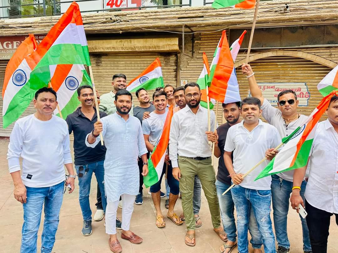 Jigarpatel__'s tweet photo. અંકલેશ્વર શહેર યુવા ભાજપ દ્વારા શહેરમાં તિરંગા યાત્રા કાઢવામાં આવી…

#TirangaYatra #CRPatil #BJPGujarat #BJYMGUJARAT #bjp4bharuch #bjpankleshwar #DrPrashantkorat https://t.co/u7Hm1SVZjn