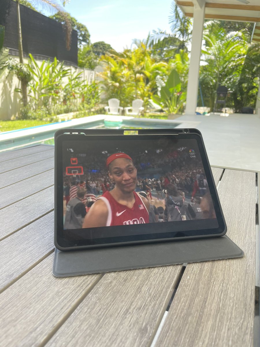 smokdpaprika's tweet image. Watching the 🐐 Caribbean Court side.  #toptier #datbitch