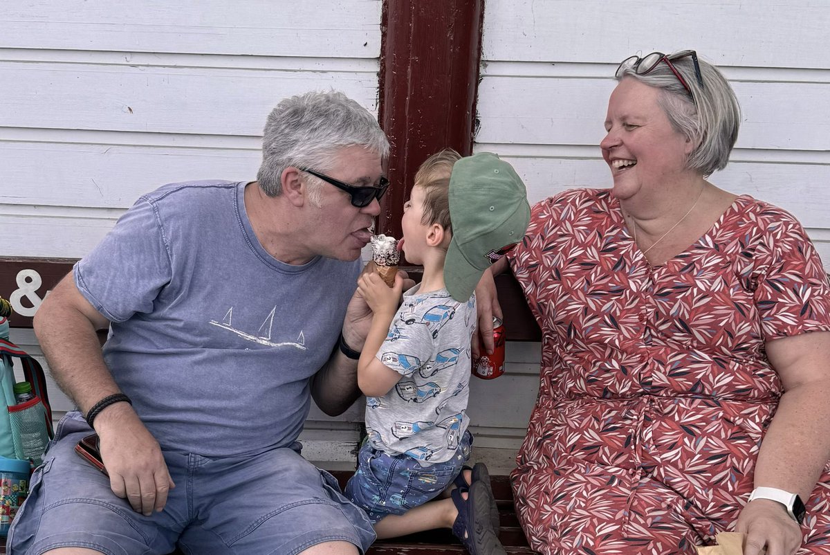 Julia Kitteringham 💙 tweet media