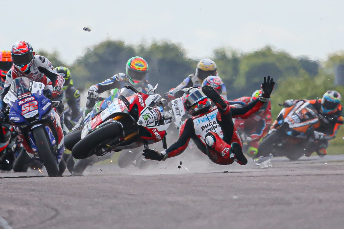 Super bikes ✅
Glenn Irwin crashes out at Thruxton Super Bikes 2024 ©️