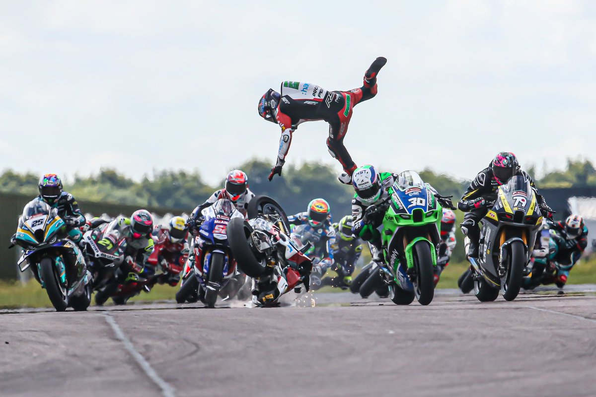 ColborneJordan's tweet photo. Super bikes ✅
Glenn Irwin crashes out at Thruxton Super Bikes 2024 ©️ https://t.co/FOqo4RnuRN