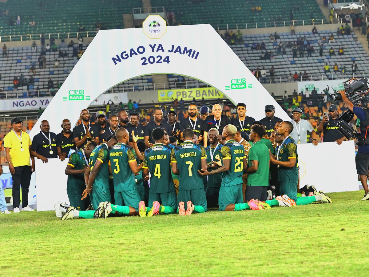 azamtvtz's tweet photo. #FainaliNgaoYaJamii Dua ya shukran baada ya ubingwa......
FT: Yanga 4-1 Azam.
#AzamSports1HD #FainaliNgaoYaJamii #NgaoYaJamii #NgaoYaJamii2024 #ComunityShield #SimbaSC #YangaSC #AzamFC #YangaAzam #Fainali #GameOn https://t.co/viDBNFIK0U