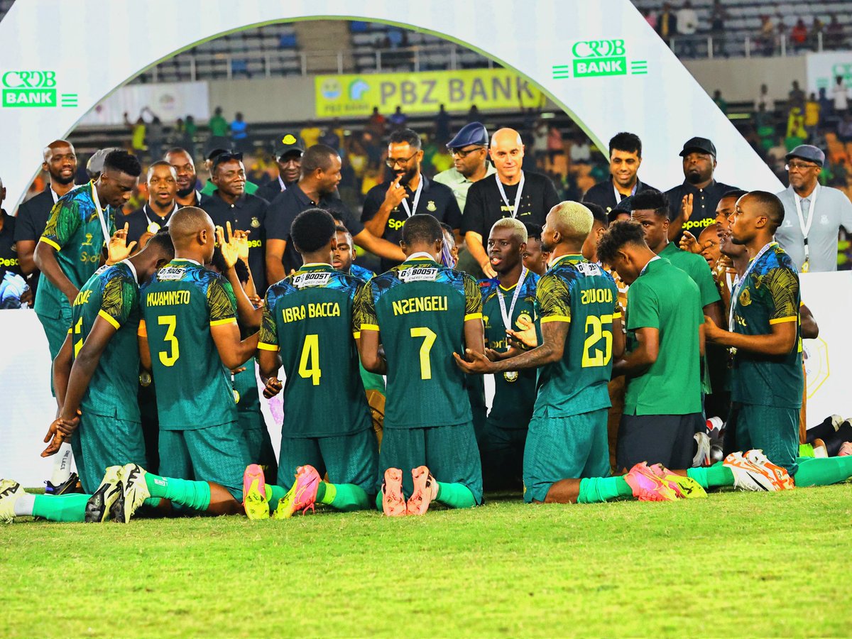 azamtvtz's tweet photo. #FainaliNgaoYaJamii Dua ya shukran baada ya ubingwa......
FT: Yanga 4-1 Azam.
#AzamSports1HD #FainaliNgaoYaJamii #NgaoYaJamii #NgaoYaJamii2024 #ComunityShield #SimbaSC #YangaSC #AzamFC #YangaAzam #Fainali #GameOn https://t.co/viDBNFIK0U