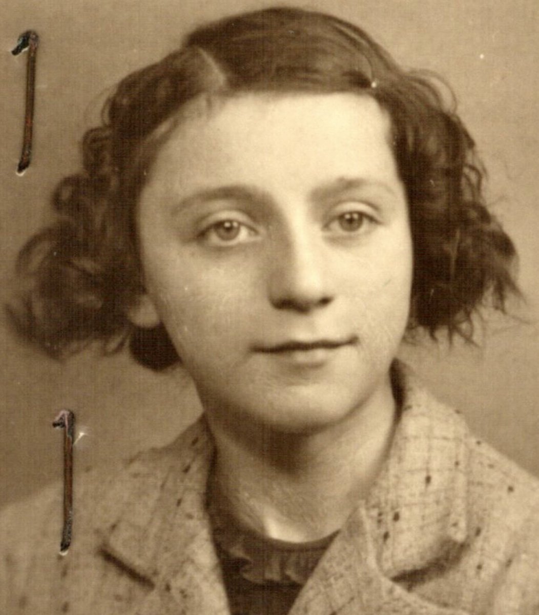 11 August 1927 | Belgian Jewish girl, Anna Rozenblum, was born in Charleroi. 

In April 1944 she was deported to #Auschwitz from Mechelen / Malines. She did not survive.