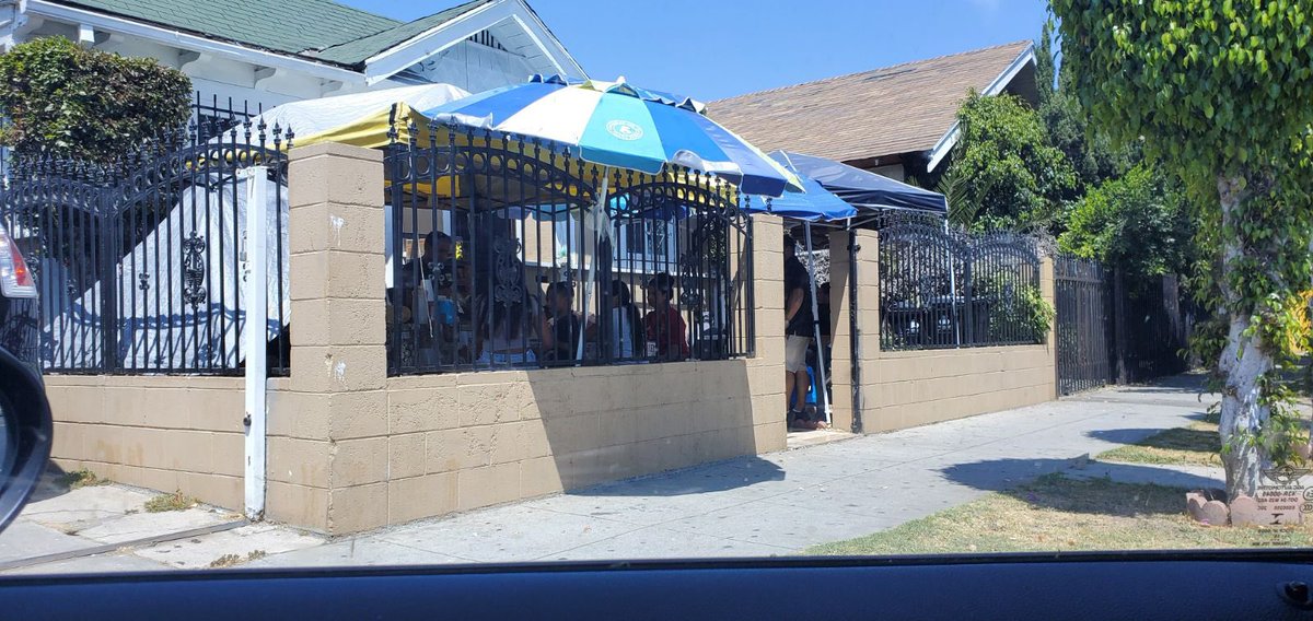 uscvicky's tweet photo. @MyLA311 @LACity @LACityCouncil When will something be done on illegal food selling in residential homes. This home at 6813 S Figueroa causes traffic obstructions and parking obstruction due to the constant food vending. https://t.co/kmGPR3bwUk