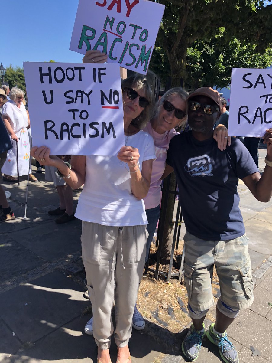 chris_weller7's tweet image. #whitstable vigil today said no to hate and refugees and asylum seekers welcome here. Proud to join this vigil of 200 residents protesting against the far right.
