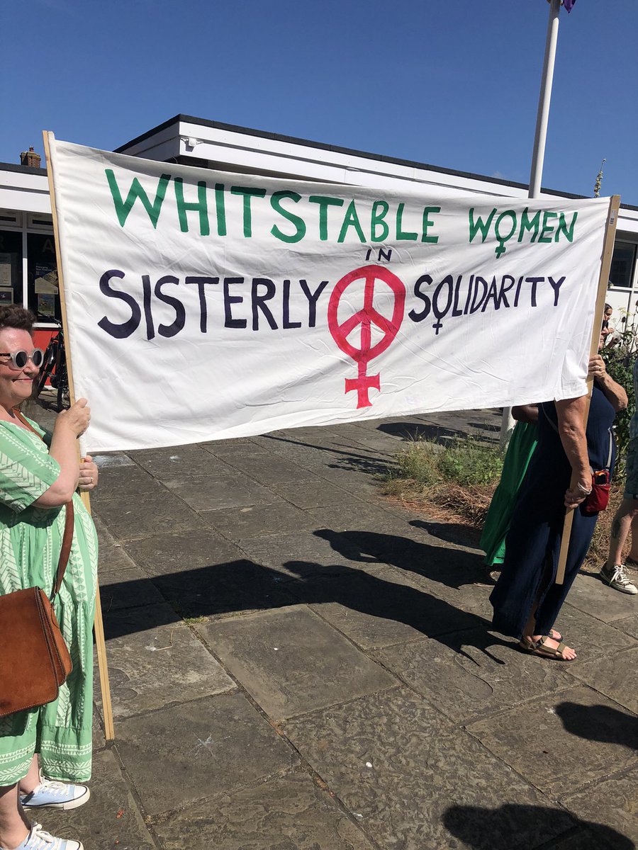 chris_weller7's tweet image. #whitstable vigil today said no to hate and refugees and asylum seekers welcome here. Proud to join this vigil of 200 residents protesting against the far right.