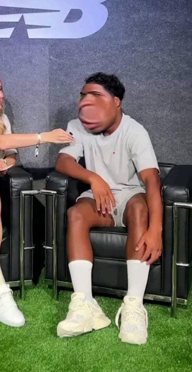 منزل ولا قصر ؟ 
- خيمة 

البحر ولا المسبح ؟ 
- صرف الصحي 

لحم الخروف ولا لحم الدجاج ؟ 
- لحم الكلاب 

كأس العالم ولا دوري الابطال ؟
- كأس ليبرتادوريس