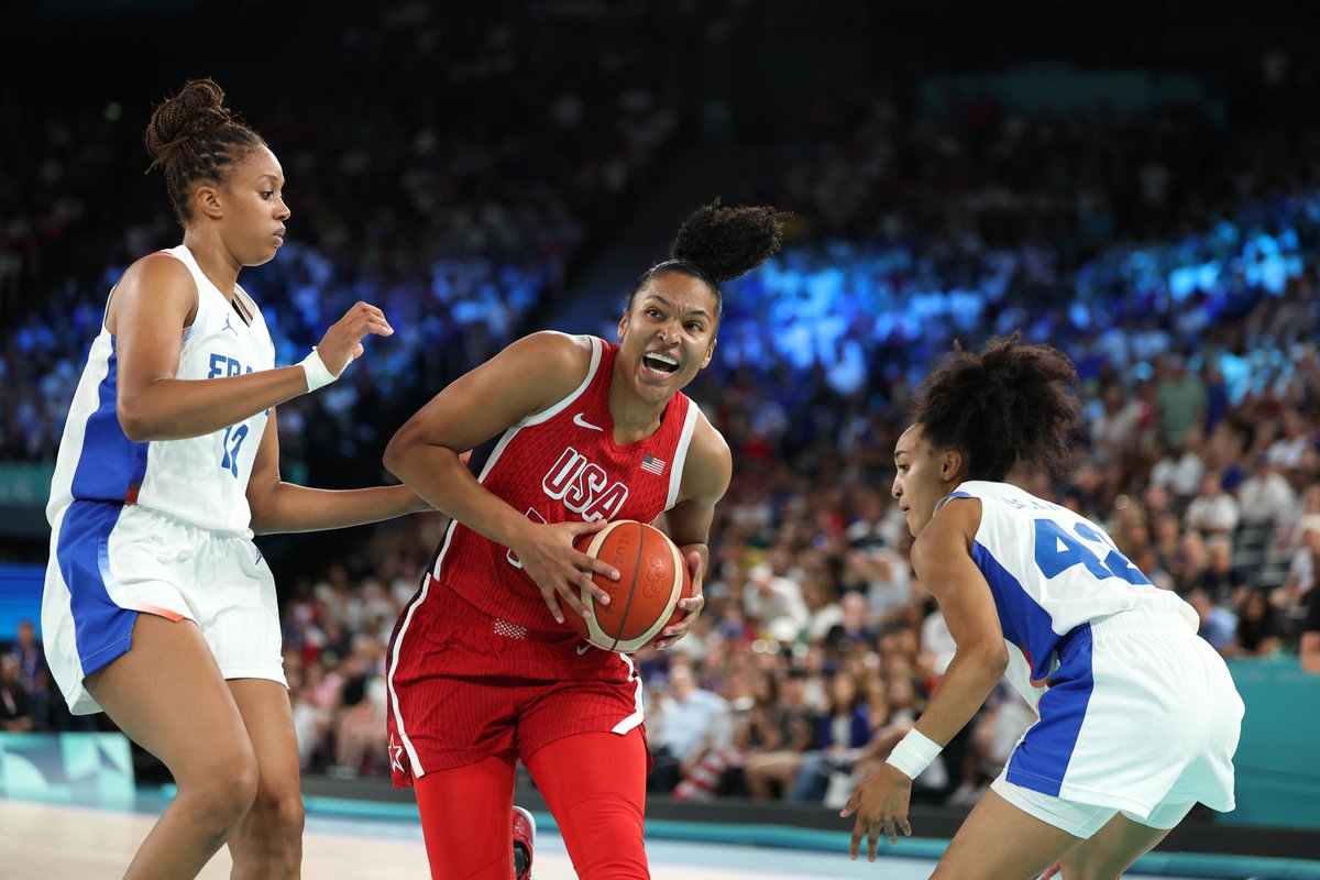 allieberube's tweet image. Shoutout to Central Dauphin star Alyssa Thomas for winning GOLD with Team USA in her Olympic debut. #MidstateProud 

Congratulations, @athomas_25!