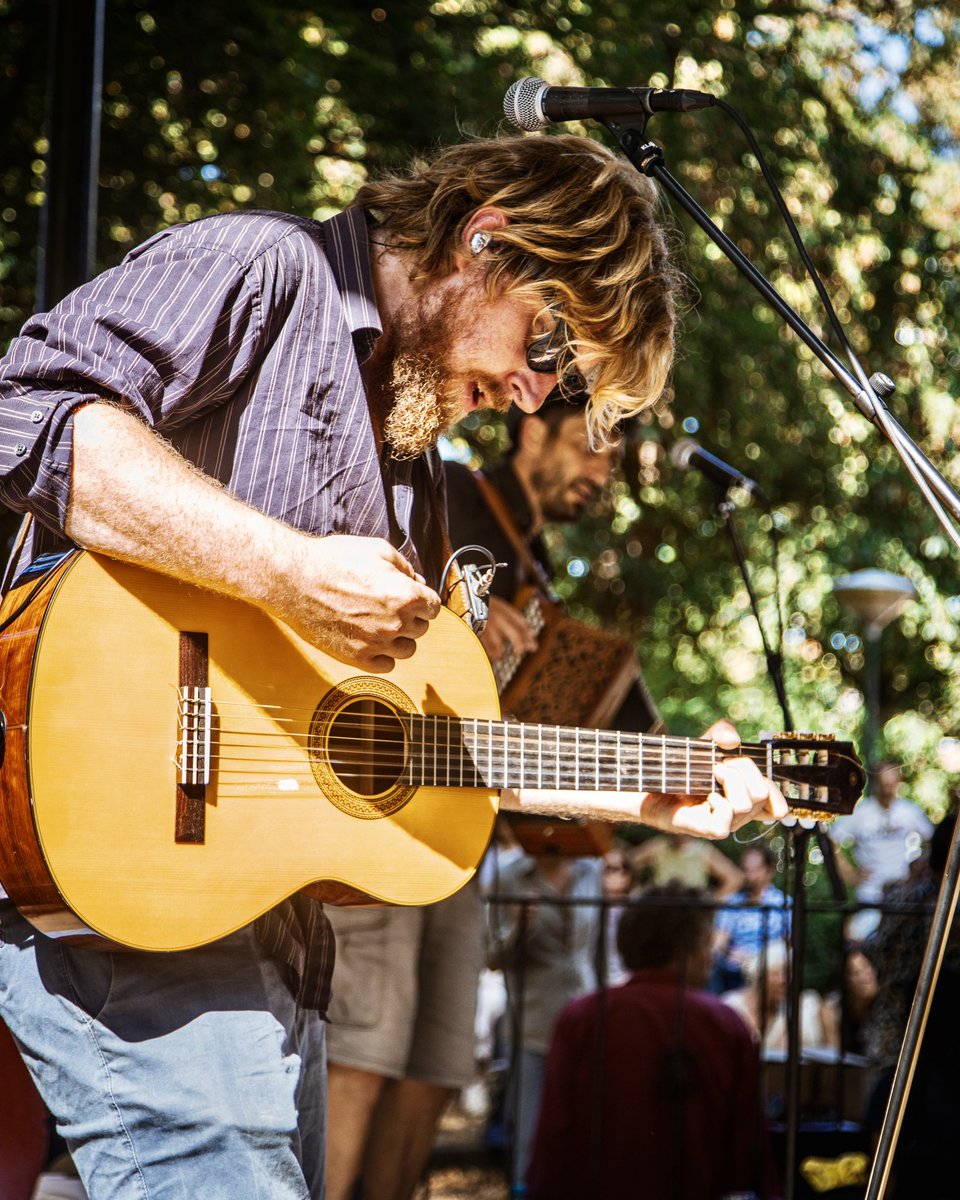 Legiana Collective in de muziektent tijdens het Houtmansplantsoenconcert