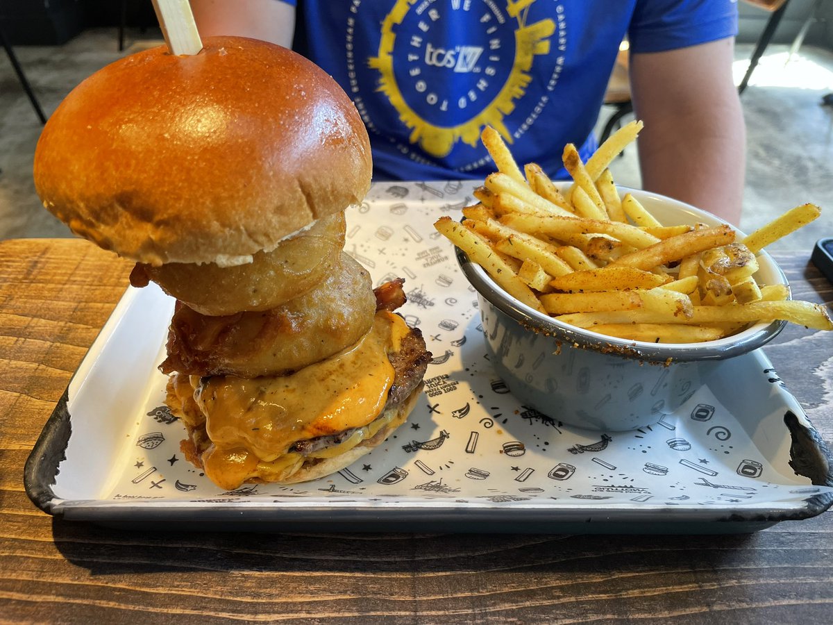 ian_rutson's tweet photo. Lovely 14 mile walk with #1 son today - first quarter of the #LeedsCountryWay followed by quality refuelling at Fat Hippo โบ๏ธ https://t.co/sKIvFpRsN3