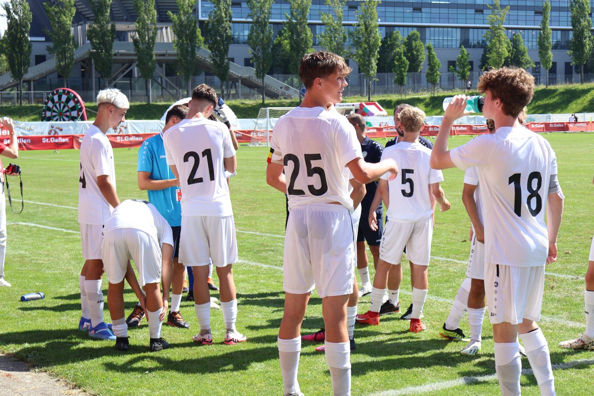 ACAFootballPart's tweet image. In the unusual heat, KMSK Deinze / Juventud Torremolinos mixed U17 team fought tough matches against excellent teams from various countries. 

Thank you for having us!

🇨🇭 #InternationalHelvetiaCup #HelvetiaCup #footballismore
