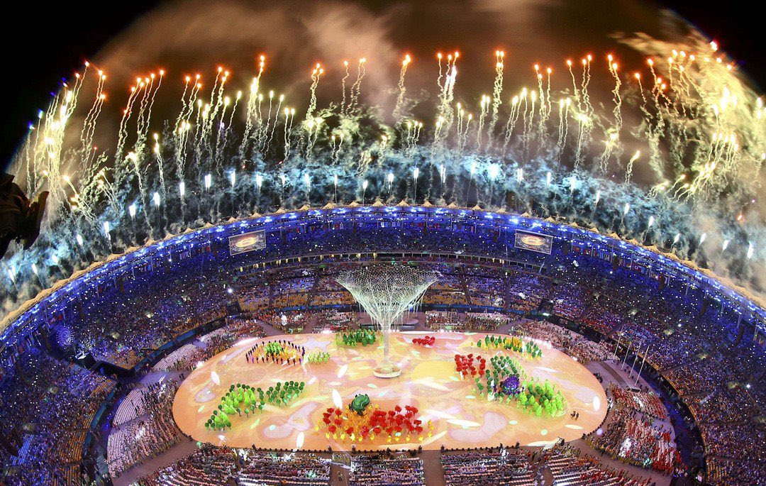 paiva's tweet photo. lembrando do quão linda foi a #cerimoniadeencerramento das olimpíadas rio 2016, felizmente sabemos fazer uma festa https://t.co/b5uGZeSeMm