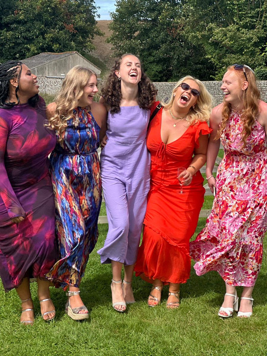 AEPAimeeM's tweet photo. spent the weekend celebrating a colleague’s wedding with the best cohort 💒 so lovely spending time together aside from the stresses of uni 😅 https://t.co/CzlhglGzgV