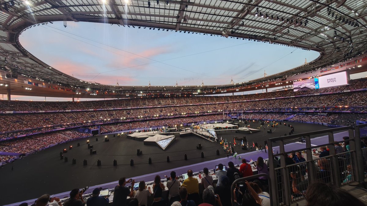 C      O      G tweet media