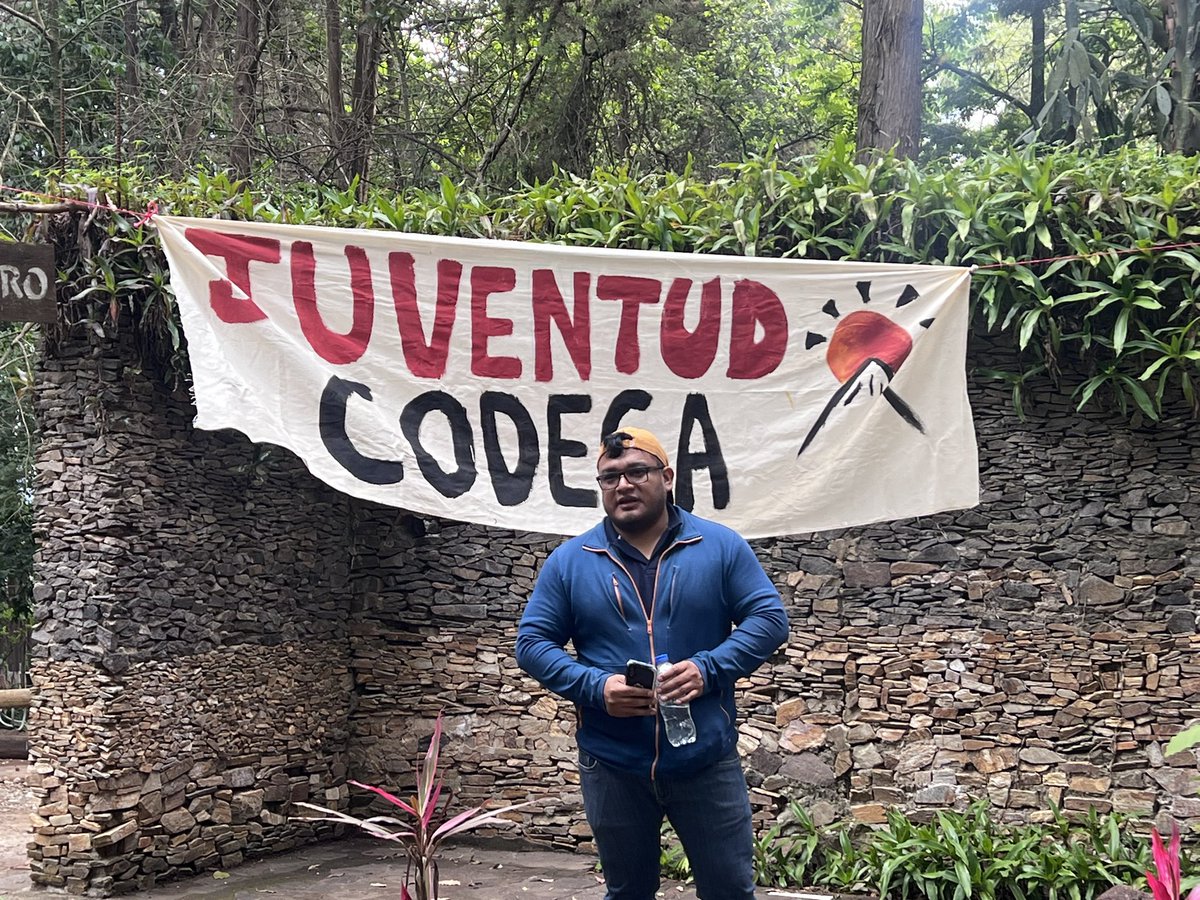 CodecaJuventud's tweet photo. Pequeño 🧵 de fotos de la actividad de reforestación en el Parque ecológico La Cerra por parte de la juventud CODECA 🌋

Parte inicial, junta en el bus, colocación de manta y preparativos 👀 https://t.co/Za7DDn1rWU