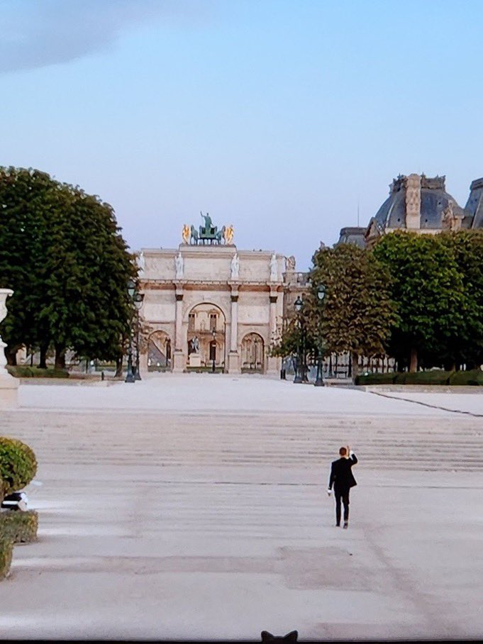 whoever is writing the Opening Ceremony for the Olympics in Los Angeles needs to include Leon Marchand walking on the 101 with a full grown beard  #ClosingCeremony