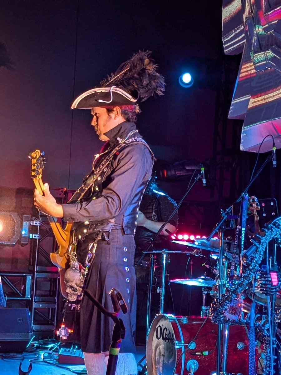 defcon_music's tweet image. Pirate memories from last night!  O&apos;Craven!!