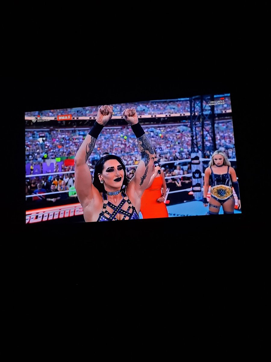 rheaxluvv's tweet photo. #dmaxwwe https://t.co/dHlMN1nH53