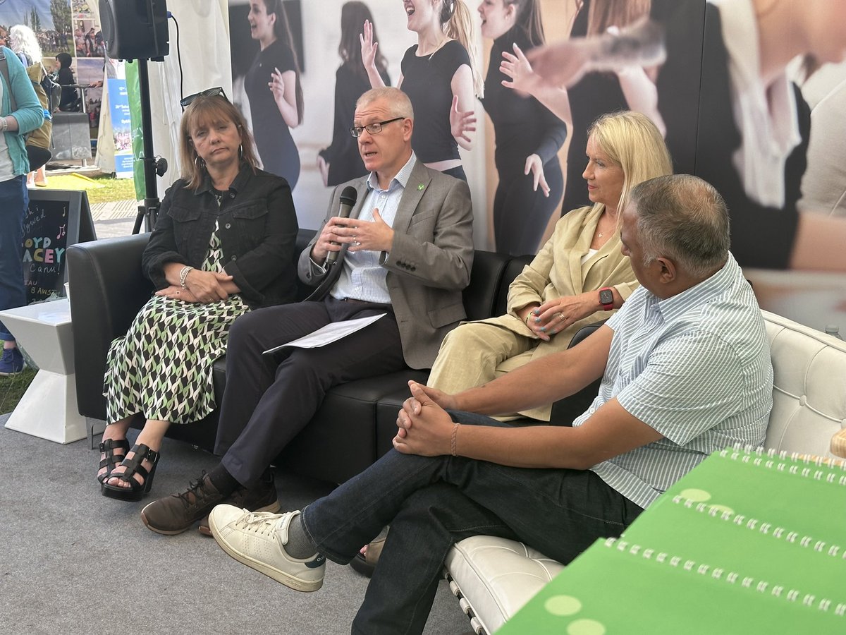 Diolch <a href="/eisteddfod/">eisteddfod</a> am wythnos a hanner ym Mhontypridd. Pleser cydweithio <a href="/NAELCymru/">Academi Arweinyddiaeth - Leadership Academy</a> <a href="/colegcymraeg/">Coleg Cymraeg</a> @ColegyCymoedd <a href="/ColegauCymru/">ColegauCymru | CollegesWales</a> <a href="/garth_olwg/">Ysgol Garth Olwg</a> @ColegCambriaCym. Trafod cymwysterau, cydweithio,gweithlu addysg,adnoddau a #Cymraeg2050. Welwn ni chi yn Wrecsam! <a href="/cymwysterau_cym/">Cymwysterau Cymru</a> What a wk