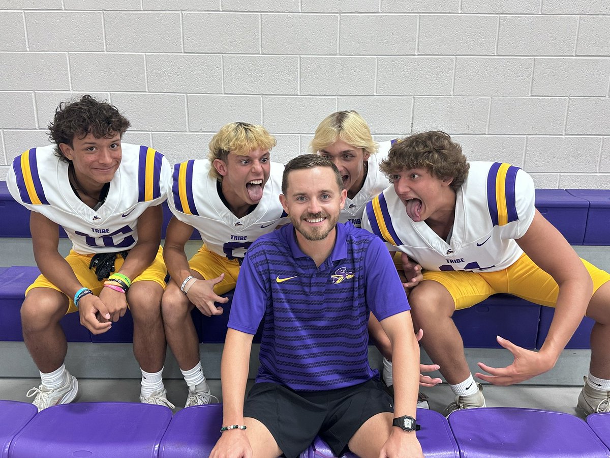 Your Sanger 2024 Quarterback Room! Going to be a special group to work with and they make practice enjoyable every day. Going to be a great season 💪
#TRIBE #WAR
