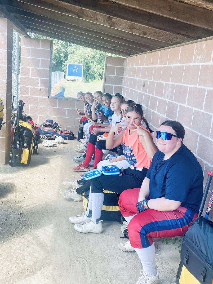 CanesGL2K10's tweet image. These girls worked hard for their first practice of the season~less then 1 month to ago before their first tournament!