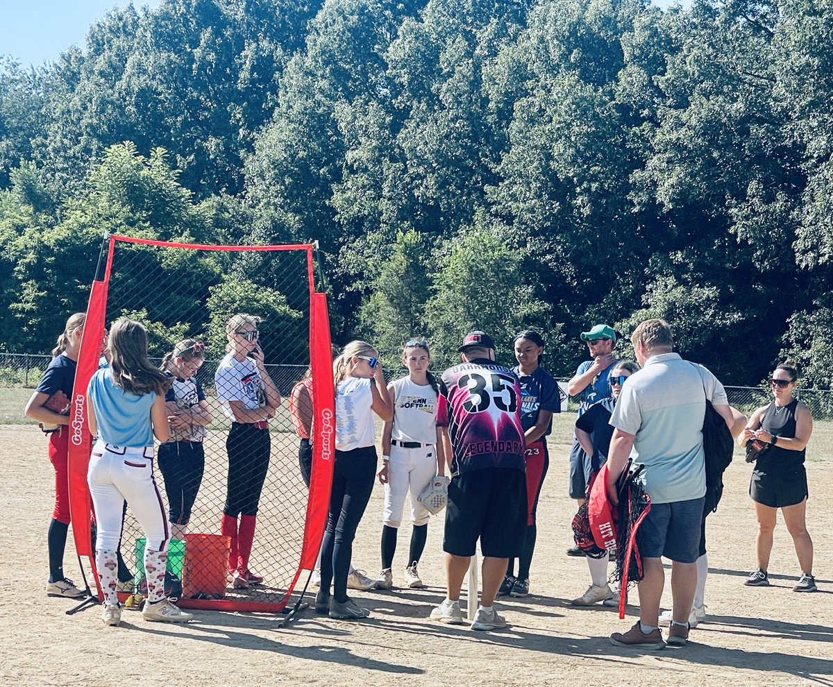 CanesGL2K10's tweet image. These girls worked hard for their first practice of the season~less then 1 month to ago before their first tournament!