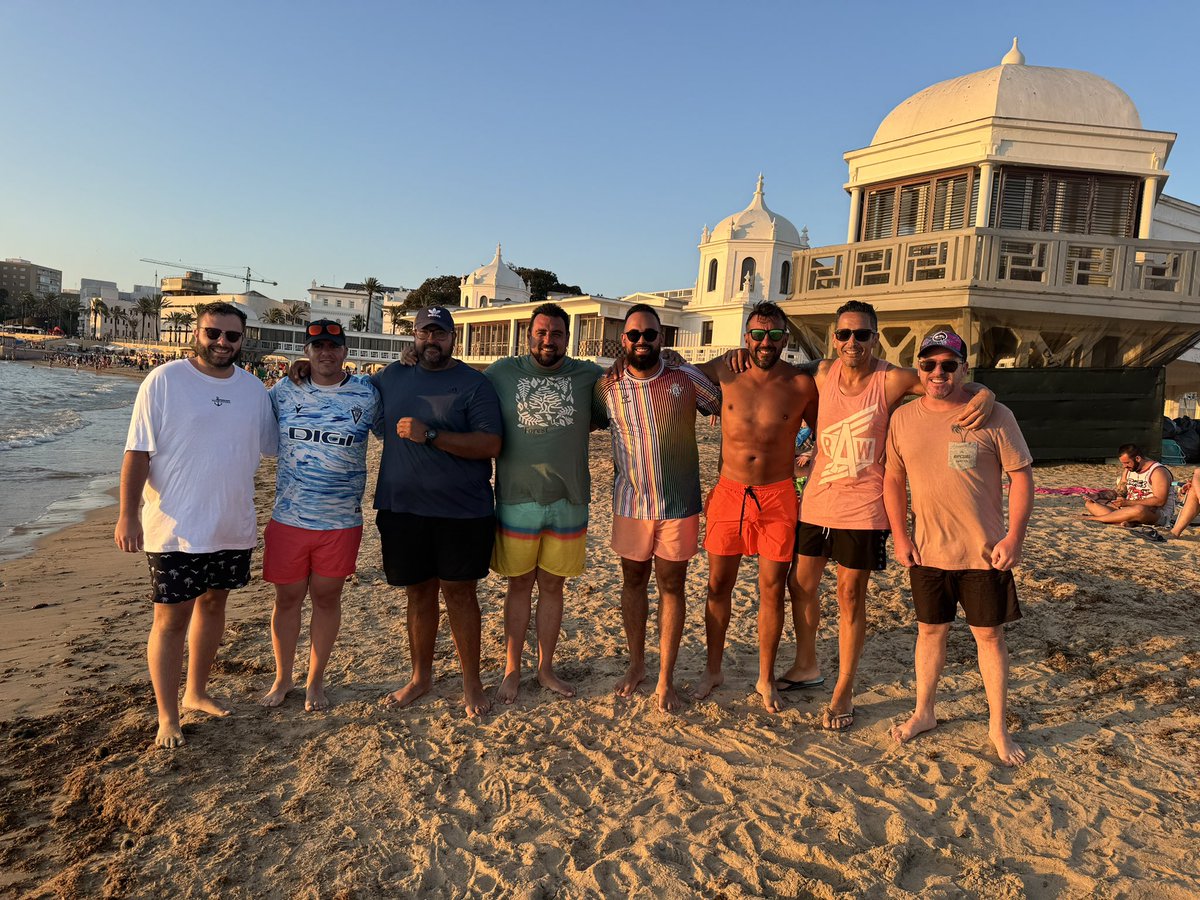 Campeones 2
<a href="/Nacheteeee_/">Nacho Porras</a> <a href="/fcojmanrique/">Manri</a> <a href="/XetodelAmor/">XETO</a> <a href="/Serendecadiz/">Francisco J. Serén</a> <a href="/BanosEscoto/">David Escoto Baños</a> <a href="/popitriana/">Antonio J.Castaño</a> @Elpetazetas