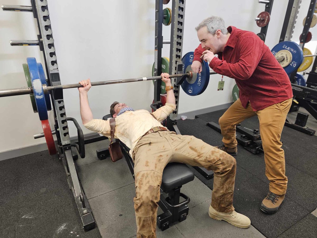 JwashDirt's tweet photo. Sully helping drake workout at the gym. #uncharted #kitacon https://t.co/C9vn84ucYr