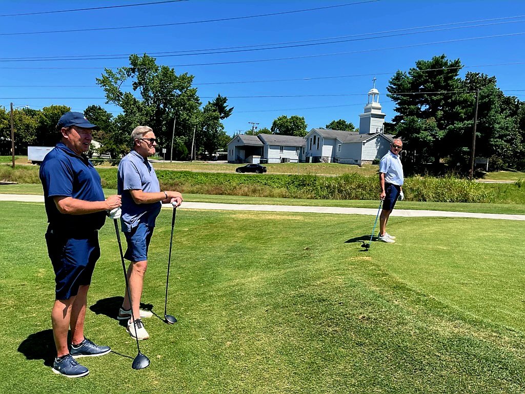 MusicCityTR's tweet photo. #SundayFunday with my guys @TimNicholsMusic @kentlmitch615 @OldHickoryGolf #Fore #PinHighTim #PuttingKen #GotJack #GolfAintSoBad https://t.co/bnIqCuMGHp