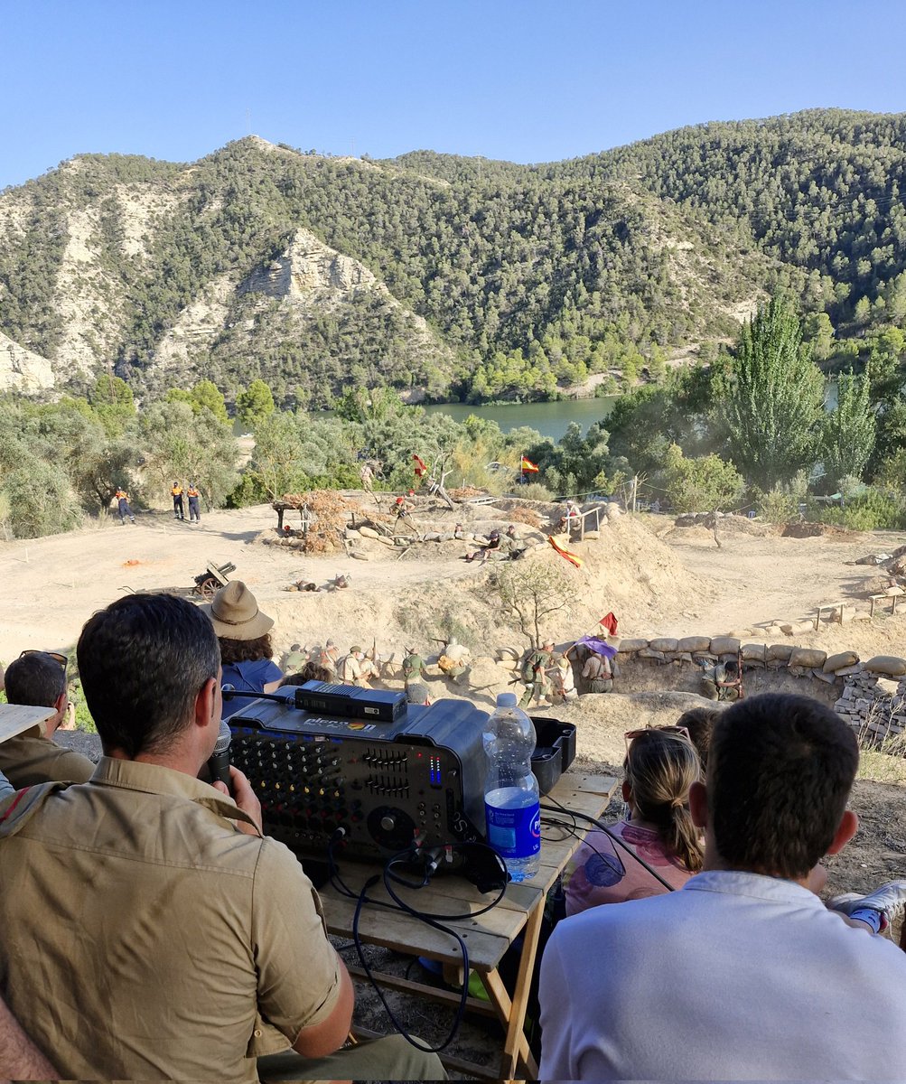 PPdeZaragoza's tweet photo. Fayón celebró la decimosexta edición de la Recreación de la Batalla del Ebro. 

Un fin de semana lleno de actividades para vecinos y visitantes en un marco natural inmejorable, junto con su alcalde Roberto Cabestany.

@PPdeZaragoza https://t.co/MQoFIYHRJy
