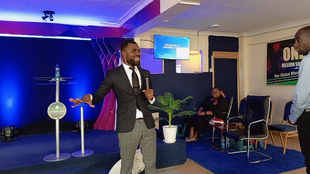 prophetkelvinuz's tweet image. FAVOUR IS EXCESSIVE MERCY AND GRACE RELEASED UPON A MAN THAT DOES NOT DESERVE IT. 

FAVOUR CUTS PROTOCOL

#SundayService 
#UncommonFavour 
#InHisPresence