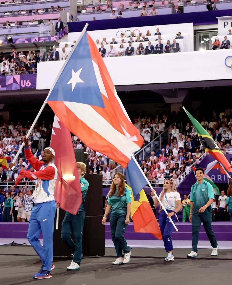 Nuestro saltador Luis Joel Castro es el abanderado 🇵🇷 del #EquipoPUR en la Ceremonia de Clausura de #Paris2024 🇫🇷

📸 <a href="/Getty/">Getty Gentry</a>  Jamie Squire , Carl Recine