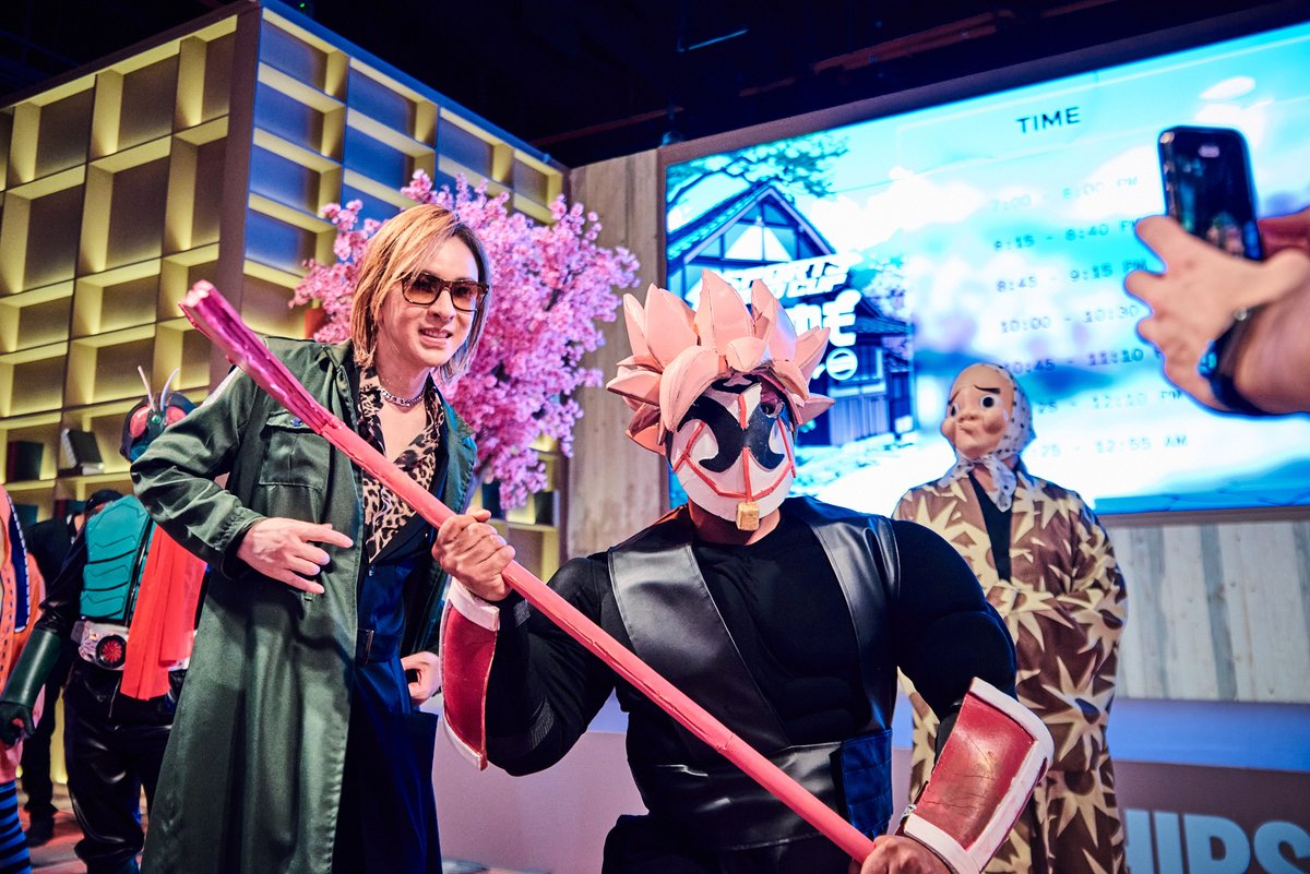 EWC_EN's tweet image. Look who is hanging out at #EsportsWorldCup, @YoshikiOfficial!

What an honor to have them here!