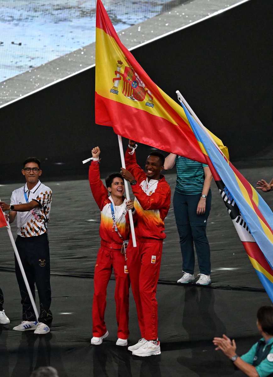 Comité Olímpico Español (@coe_es) on Twitter photo 𝗢𝗥𝗚𝗨𝗟𝗟𝗢𝗦𝗢𝗦 𝗗𝗘 𝗡𝗨𝗘𝗦𝗧𝗥𝗢𝗦 𝗔𝗕𝗔𝗡𝗗𝗘𝗥𝗔𝗗𝗢𝗦 🇪🇸
<a href="/garciaperezmari/">María Pérez OLY</a> 🫶 <a href="/diaz_fortun/">Jordan Alejandro Diaz Fortún</a>
🥹 ¡Qué momento tan especial! ✨
#Paris2024 #Olympics #ClosingCeremony #ElCorazónDeEspaña ❤️🇪🇸 𝗢𝗥𝗚𝗨𝗟𝗟𝗢𝗦𝗢𝗦 𝗗𝗘 𝗡𝗨𝗘𝗦𝗧𝗥𝗢𝗦 𝗔𝗕𝗔𝗡𝗗𝗘𝗥𝗔𝗗𝗢𝗦 🇪🇸
<a href="/garciaperezmari/">María Pérez OLY</a> 🫶 <a href="/diaz_fortun/">Jordan Alejandro Diaz Fortún</a>
🥹 ¡Qué momento tan especial! ✨
#Paris2024 #Olympics #ClosingCeremony #ElCorazónDeEspaña ❤️🇪🇸