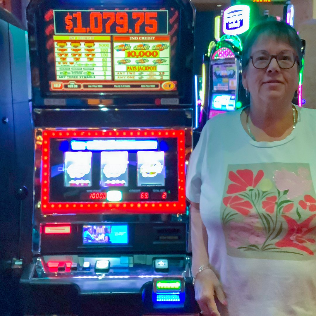 MohawkCasino's tweet image. 🎉 📢 Another classic three-reel win! 🎰 Congratulations to Diane on winning $10,000.00 while playing Quick Hit Triple Blazing 7's Double Jackpot! bit.ly/4dkXePm #quickhit #casino #hotel #topcasinony #stayandplay #localcasinos #callattendant #handpay