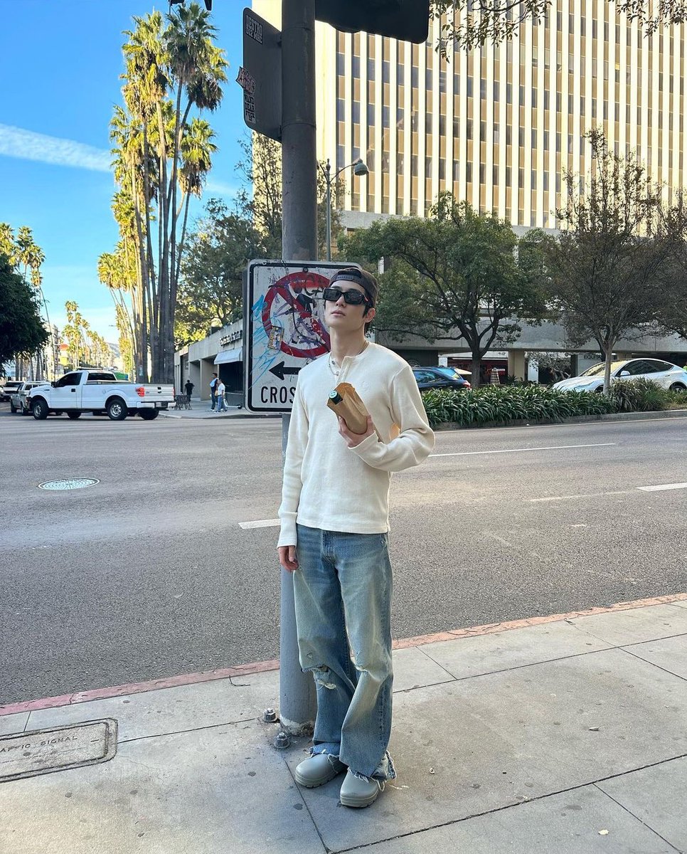 bbjaehyuns's tweet photo. if i post this pic it means i’m moving in silence and about to take the world by storm https://t.co/CME3s6Av3g
