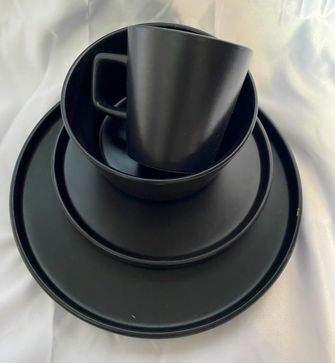 Kitchenatease's tweet image. Hi ease fam, I have this set to gift you 🖤

Quote to win and highest retweet gets this set from us.

Delivery on you.